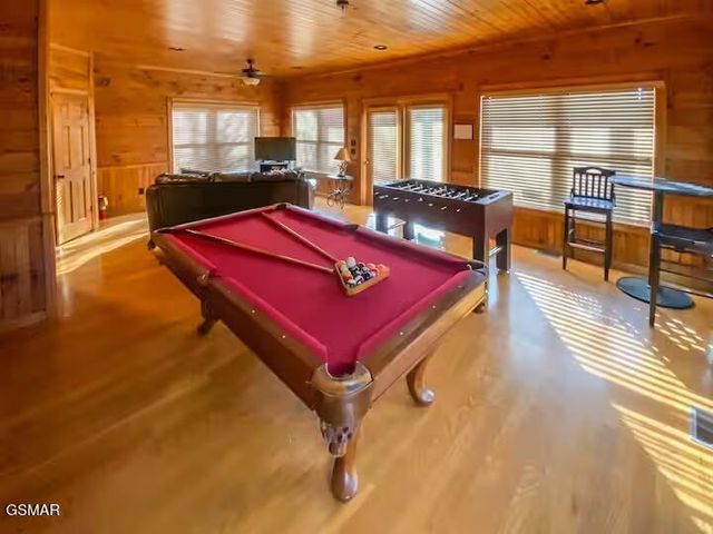 4532 Holly Forest Way, Gatlinburg, TN 37738