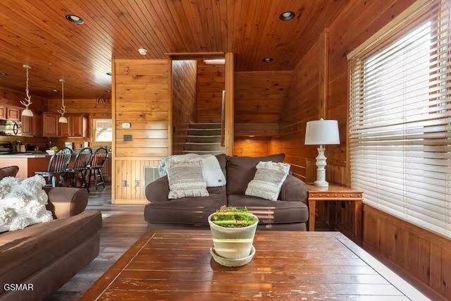 4532 Holly Forest Way, Gatlinburg, TN 37738