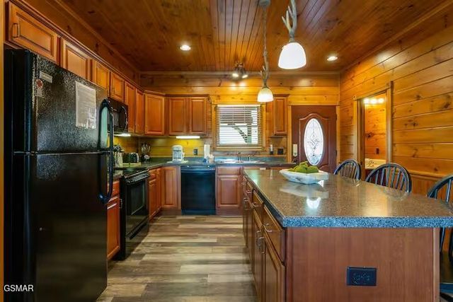 4532 Holly Forest Way, Gatlinburg, TN 37738