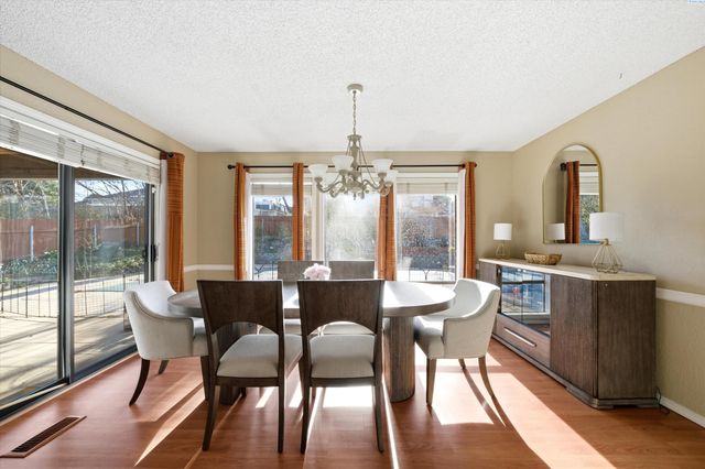 4135 Laurel Dr, West Richland, WA 99353