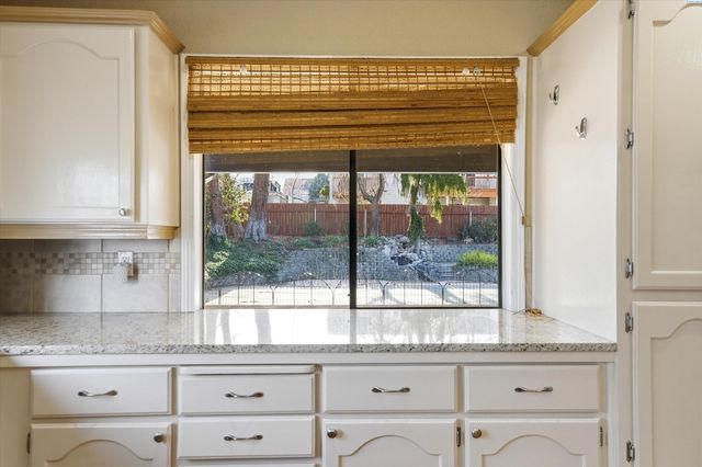 4135 Laurel Dr, West Richland, WA 99353