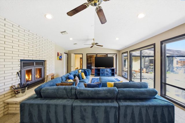 4135 Laurel Dr, West Richland, WA 99353