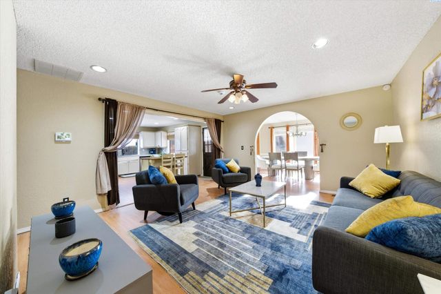 4135 Laurel Dr, West Richland, WA 99353