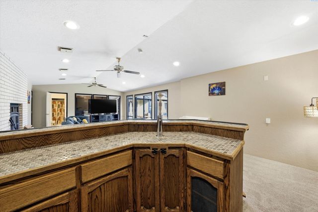 4135 Laurel Dr, West Richland, WA 99353