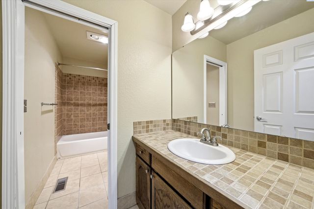 4135 Laurel Dr, West Richland, WA 99353