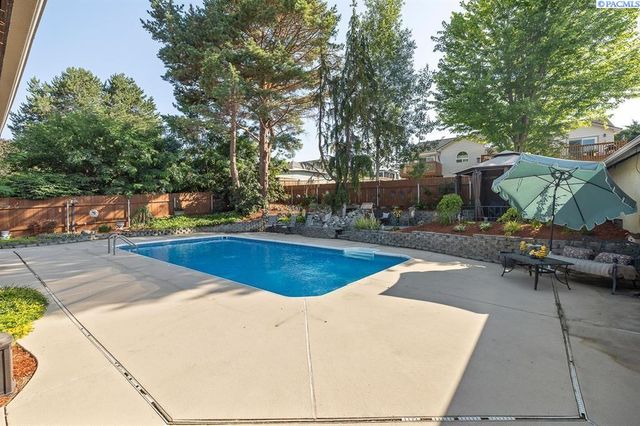 4135 Laurel Dr, West Richland, WA 99353