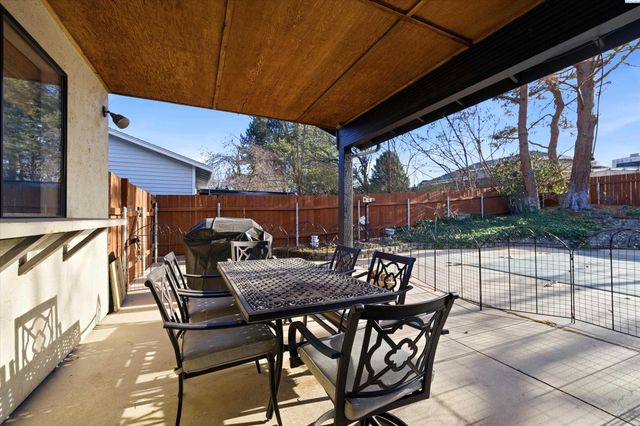 4135 Laurel Dr, West Richland, WA 99353