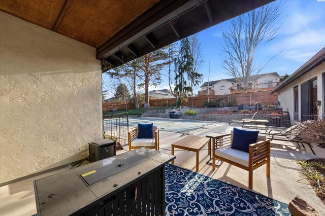 4135 Laurel Dr, West Richland, WA 99353