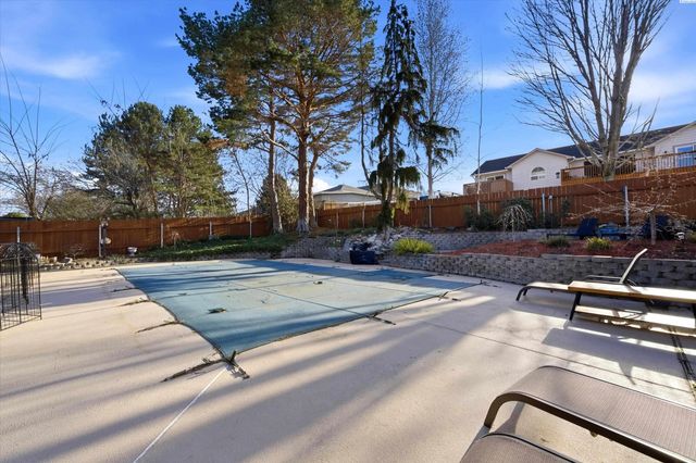 4135 Laurel Dr, West Richland, WA 99353