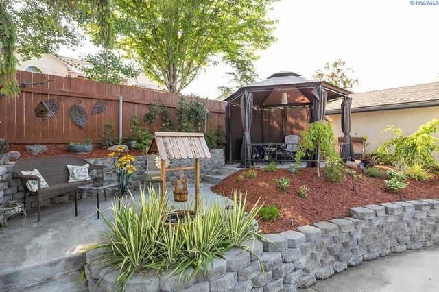 4135 Laurel Dr, West Richland, WA 99353