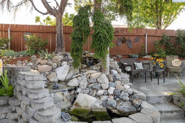 4135 Laurel Dr, West Richland, WA 99353