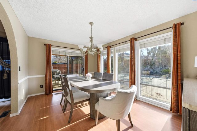 4135 Laurel Dr, West Richland, WA 99353