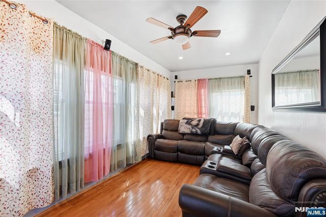 528 Wyndham Road, Teaneck, NJ 07666