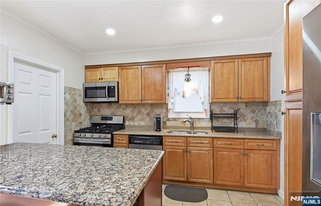 528 Wyndham Road, Teaneck, NJ 07666