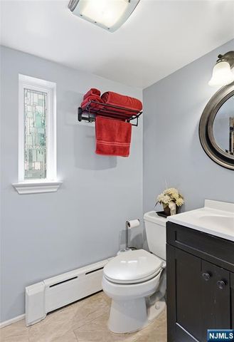 528 Wyndham Road, Teaneck, NJ 07666