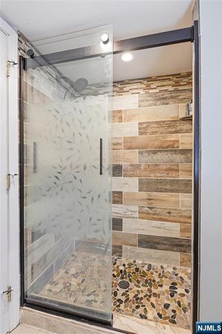 528 Wyndham Road, Teaneck, NJ 07666