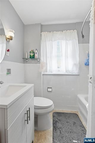 528 Wyndham Road, Teaneck, NJ 07666