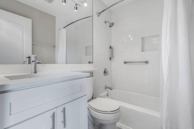 611 W Patterson Avenue 420, Chicago, IL 60613