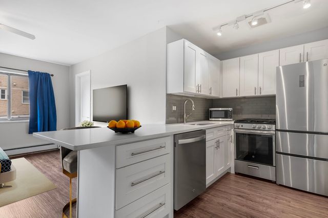 611 W Patterson Avenue 420, Chicago, IL 60613