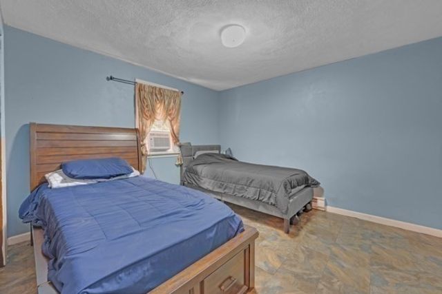 21 N Steele St, Worcester, MA 01607