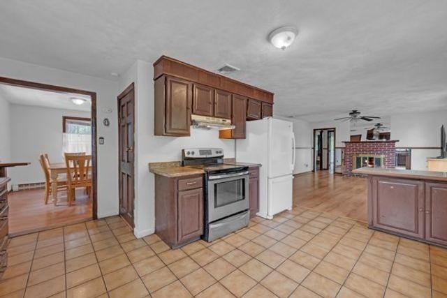 21 N Steele St, Worcester, MA 01607