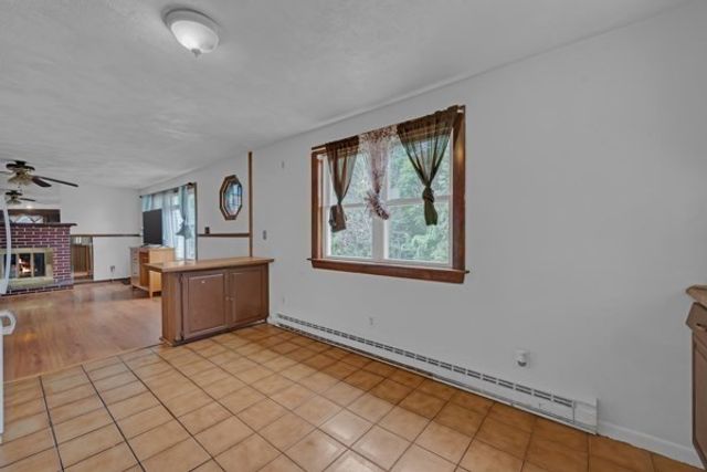 21 N Steele St, Worcester, MA 01607