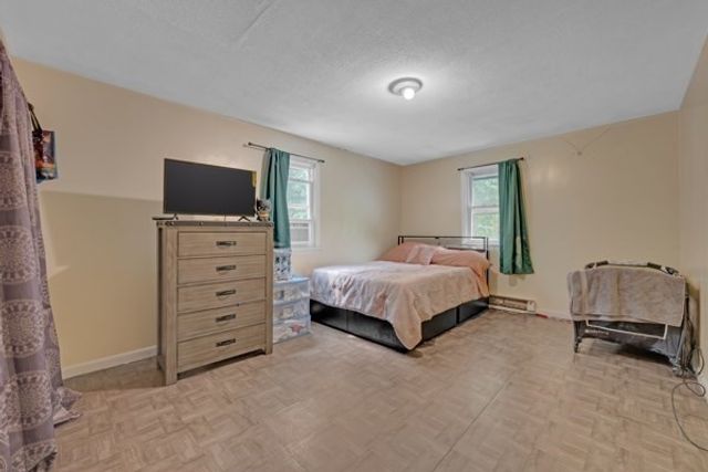 21 N Steele St, Worcester, MA 01607