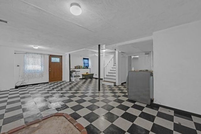 21 N Steele St, Worcester, MA 01607