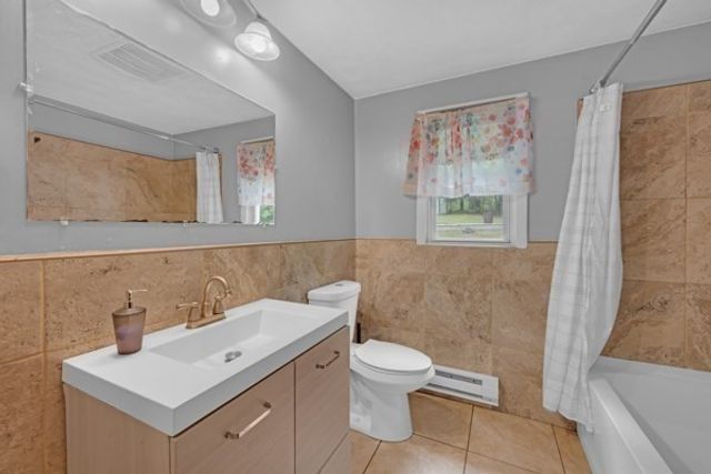 21 N Steele St, Worcester, MA 01607