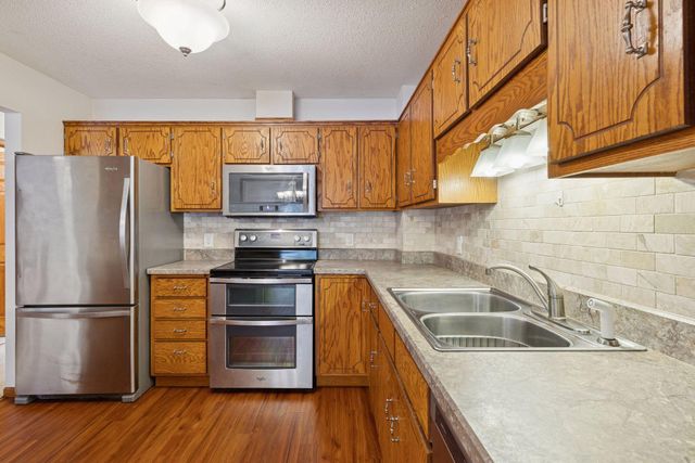 105 South Drive D, Circle Pines, MN 55014