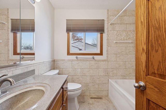 105 South Drive D, Circle Pines, MN 55014