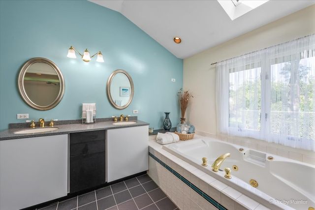 152 Jacquelyn Drive, Bensenville, IL 60106