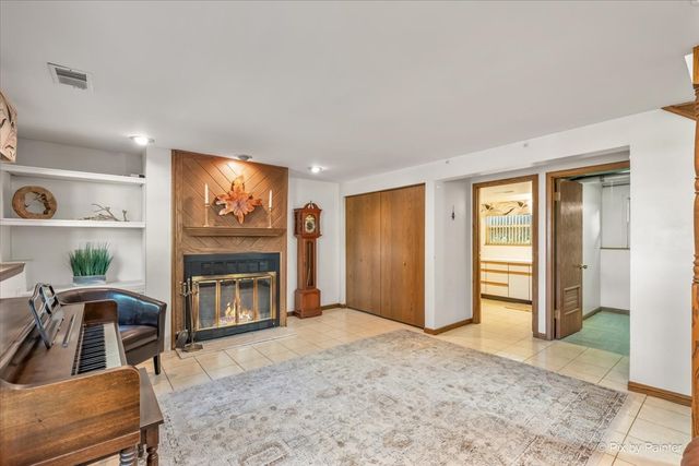 152 Jacquelyn Drive, Bensenville, IL 60106