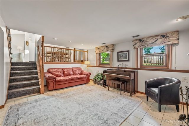 152 Jacquelyn Drive, Bensenville, IL 60106