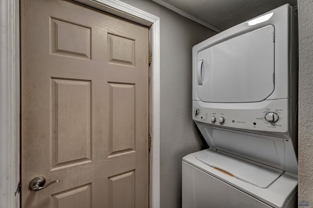 3615 CHIEF DR, Rapid City, SD 57701