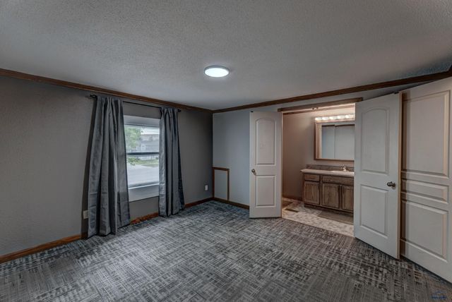 3615 CHIEF DR, Rapid City, SD 57701