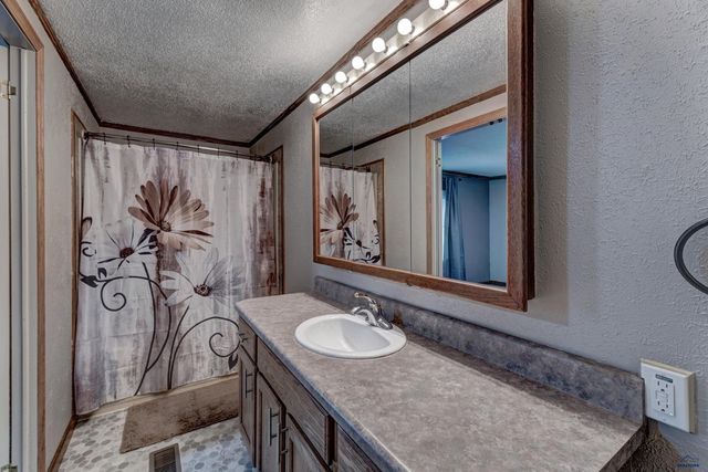 3615 CHIEF DR, Rapid City, SD 57701