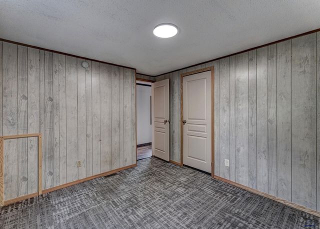 3615 CHIEF DR, Rapid City, SD 57701