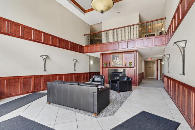 3031 Grand Avenue 317, Des Moines, IA 50312