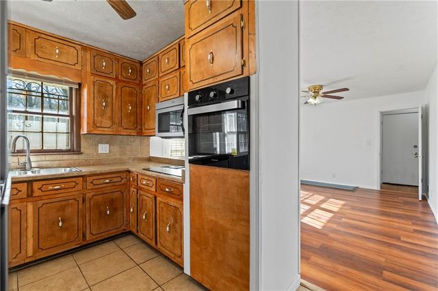 2699 Woodfen Drive, Ellenwood, GA 30294