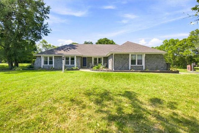 702 2nd Avenue S, Greenwood, MO 64034