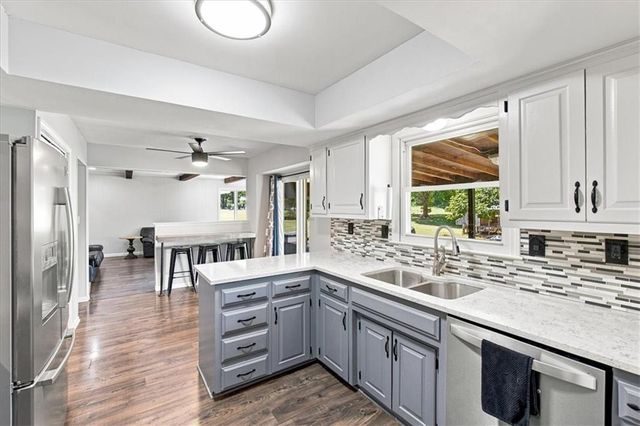 702 2nd Avenue S, Greenwood, MO 64034