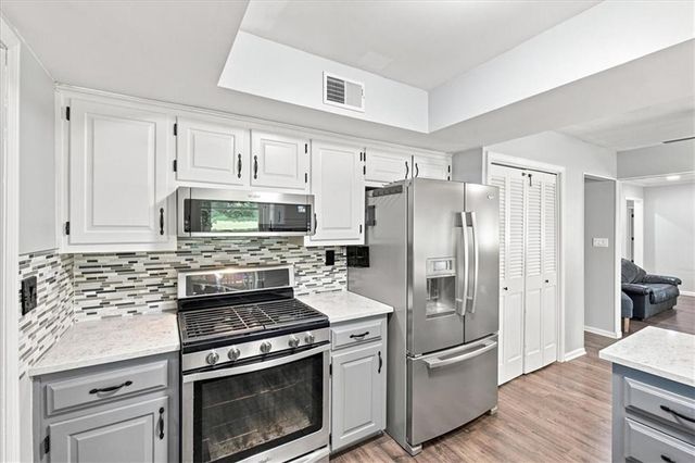 702 2nd Avenue S, Greenwood, MO 64034