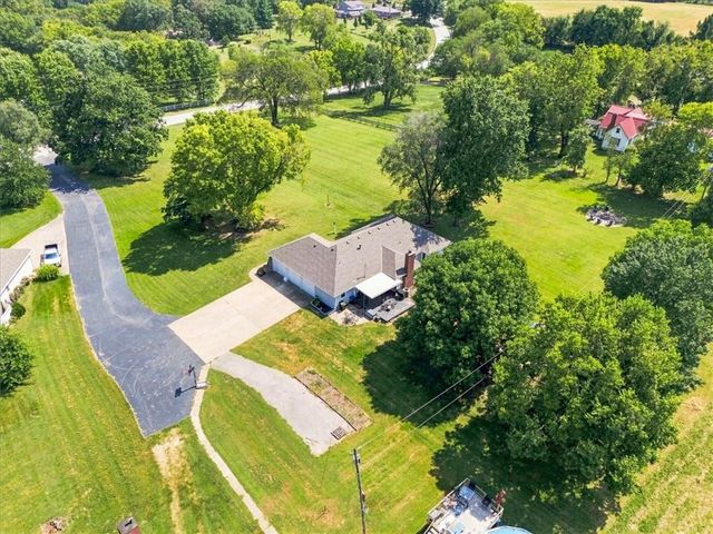 702 2nd Avenue S, Greenwood, MO 64034