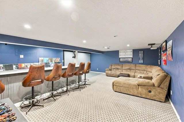 702 2nd Avenue S, Greenwood, MO 64034