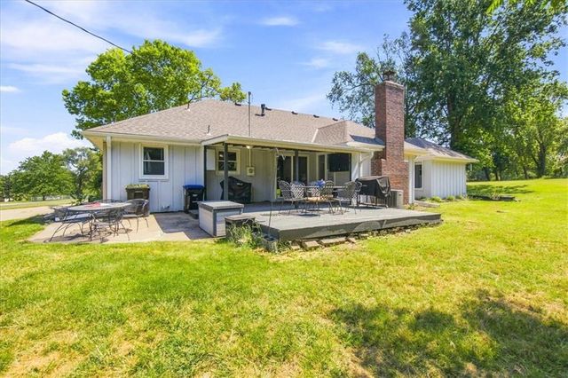 702 2nd Avenue S, Greenwood, MO 64034