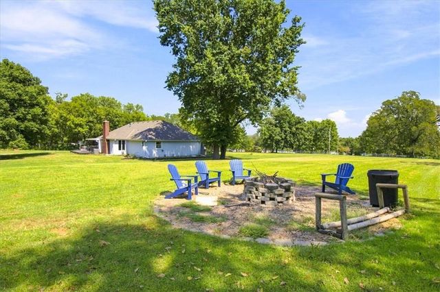 702 2nd Avenue S, Greenwood, MO 64034