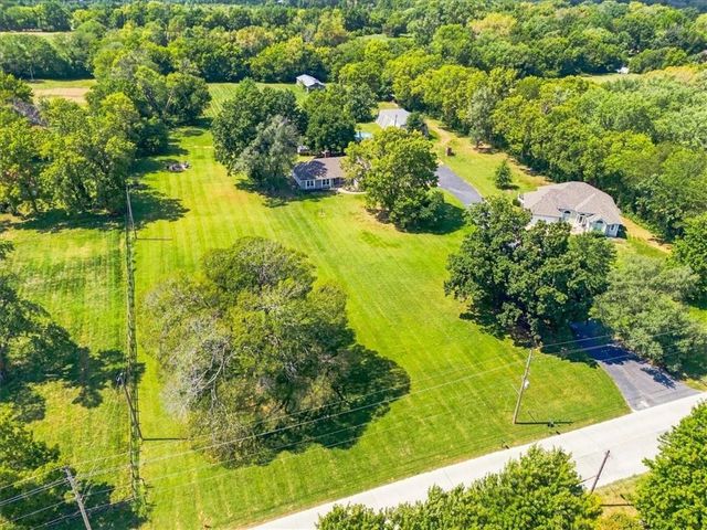 702 2nd Avenue S, Greenwood, MO 64034