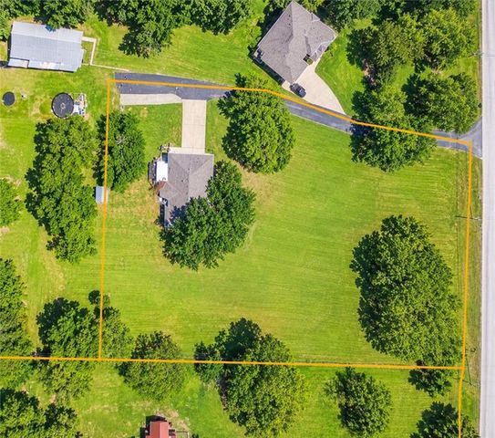 702 2nd Avenue S, Greenwood, MO 64034