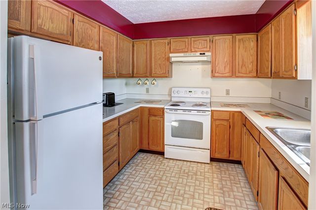 42113 Meadow Lane, Lagrange, OH 44050